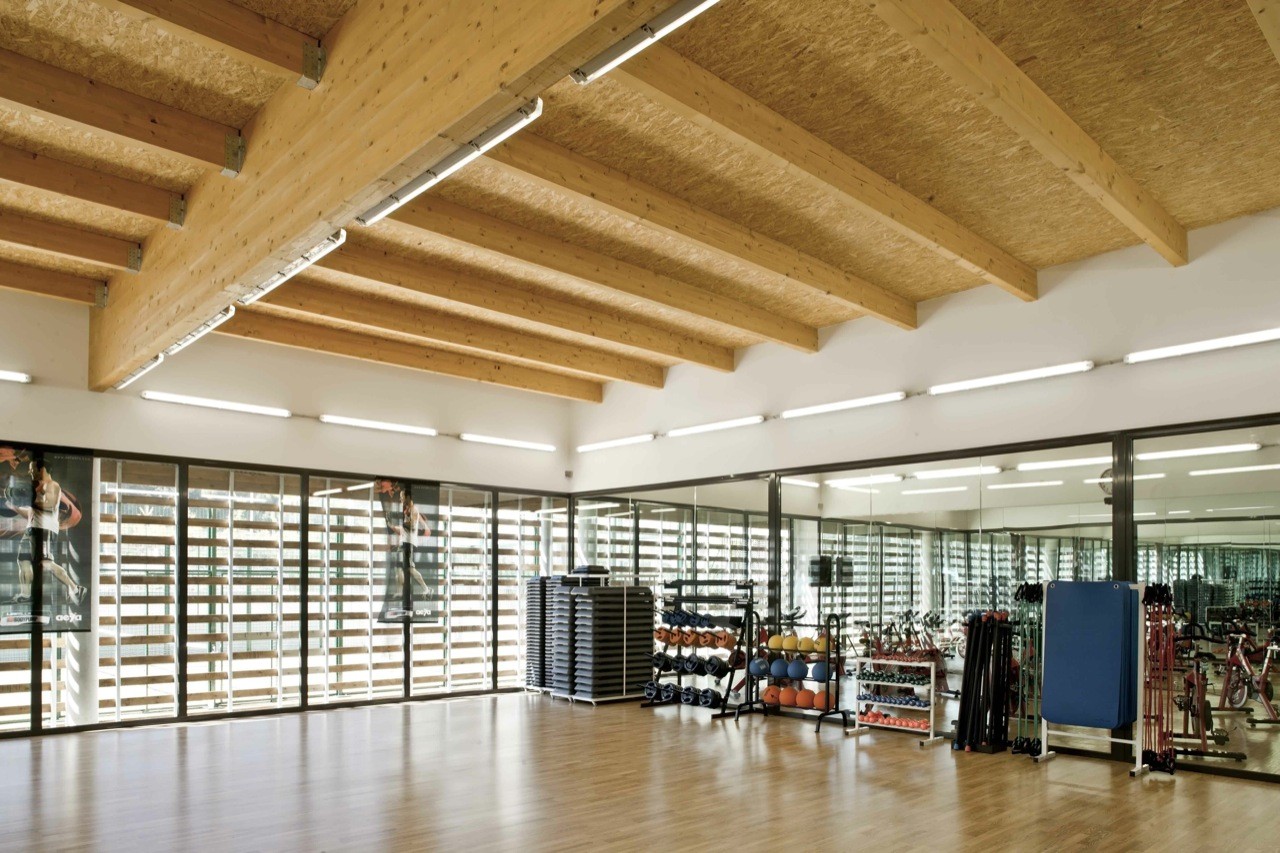 Galería de Complejo Deportivo con Piscina Cubierta / Contraluz Galería de Complejo Deportivo con Piscina Cubierta / Contraluz