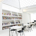 © Macarena Alvarez Biblioteca Pública Taltal / Murua-Valenzuela - Renovación, Fijación Vigas, Mesas, Sillas
