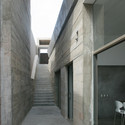 Conjunto Casas Vedoble / BARCLAY&CROUSSE Architecture - Casas, Fachada, Pilares, Sillas