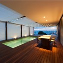 Casa V en la Costa Brava / MAGMA Arquitectura + Llongueras Clotet Arquitectes - Mesas, Iluminación, Ventanas, Terraza