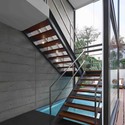 Casa en La Planicie / Juan Carlos Doblado - Casas, Escaleras, Barandas, Fachada, Fijación Vigas, Puerta
