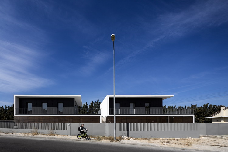 Casas em Setúbal / OW arquitectos - Imagem 1 de 37