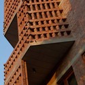 Edificio de Viviendas en Nueva Delhi / Vir.Mueller architects - Apartamentos, Fijación Vigas, Fachada, Arco