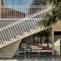 Edificio Administrativo Curricular Liceo María Auxiliadora / Surco Studio - Barandas
