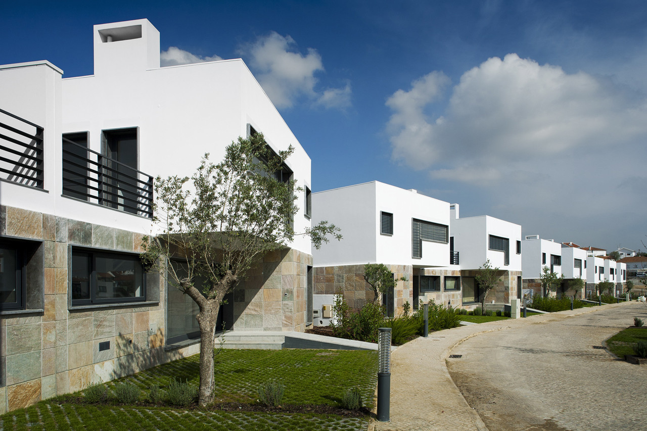 Gallery of Condomínio Quinta Vale Verde / Humberto Conde 6