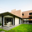 Casa en Guadalupe / Matías Rizzi - Casas, Jardín, Fachada