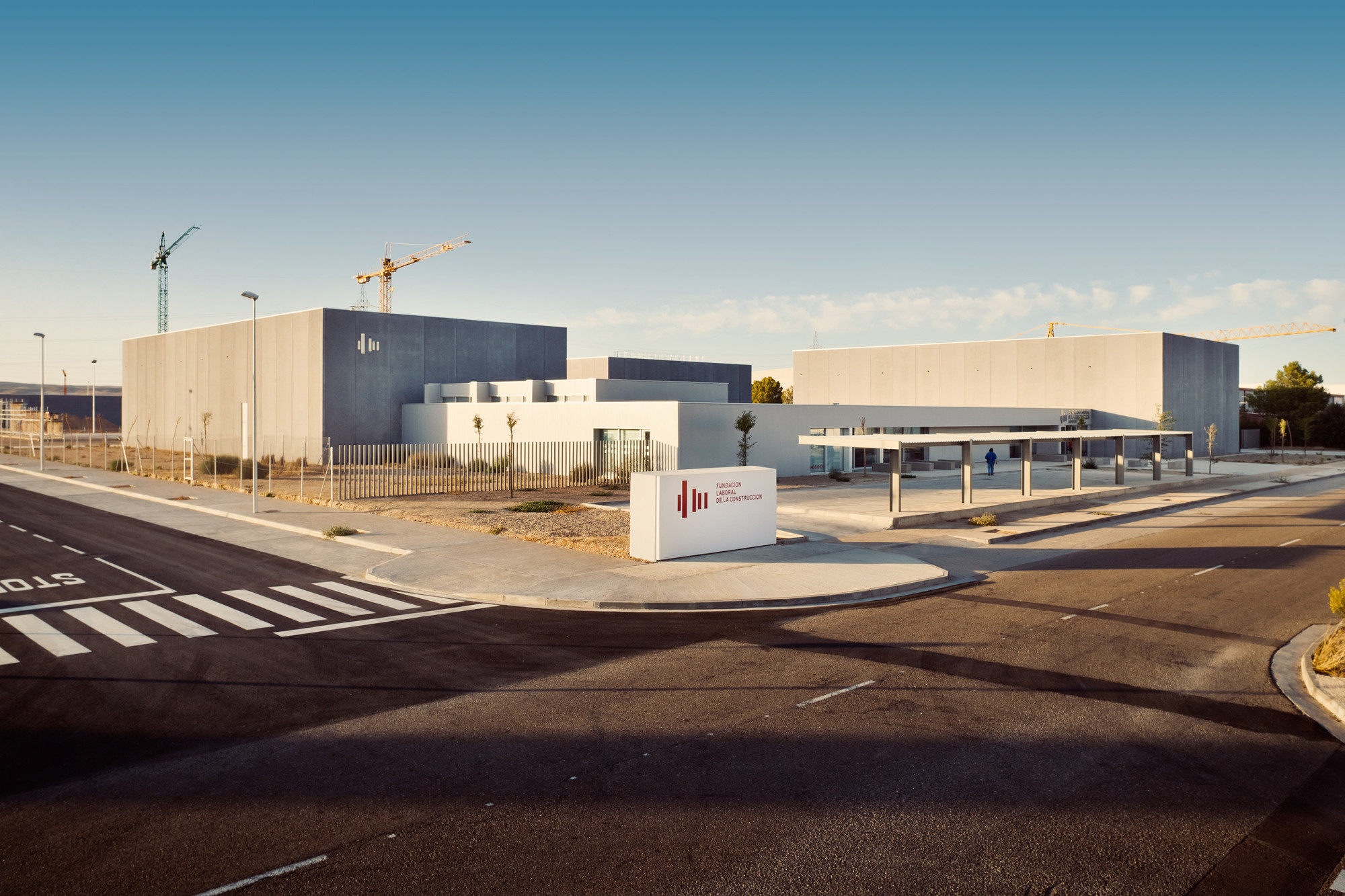 Galería de Fundación Laboral de la Construcción / MRM Arquitectos 8 Galería de Fundación Laboral de la Construcción / MRM Arquitectos 8