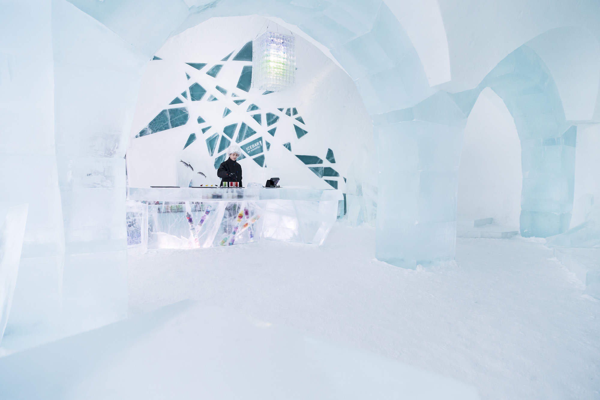 ICEBAR BY ICEHOTEL Jukkasjarvi - Photo © Paulina Holmgren
