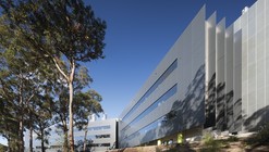Hunter Medical Research Institute / Denton Corker Marshall + SKM-S2F Architects