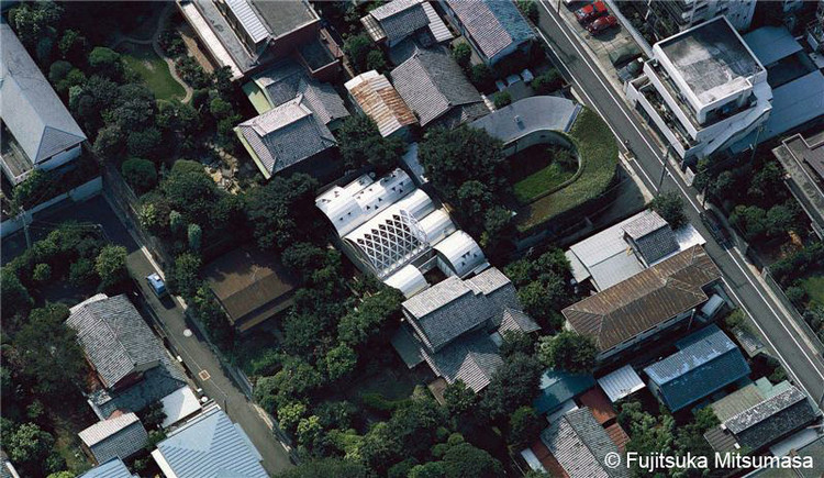 AD Classics: Silver Hut / Toyo Ito & Associates - Cityscape, Facade