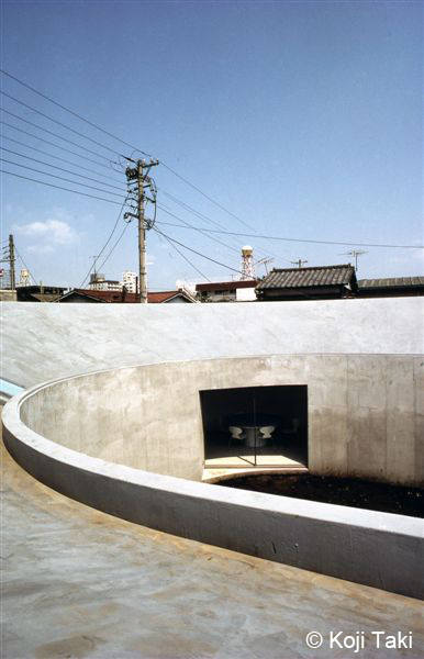© Koji Taki