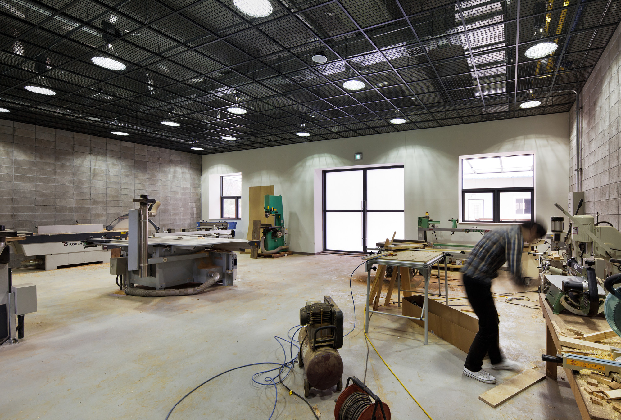 Gallery of Art and Crafts Studios / poly.m.ur 5