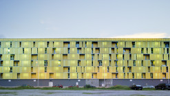 米耶雷斯的151栋住宅、商店和车库 / Amann Canovas Maruri