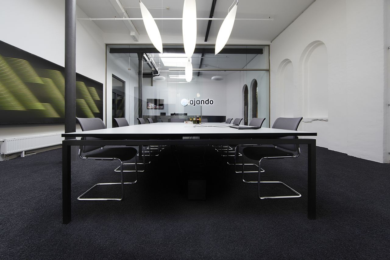 Современный офис. Зона отдыха в кабинете. Футуристический кабинет руководителя. Отделка железобетонных стен. Помещении а также создавать.