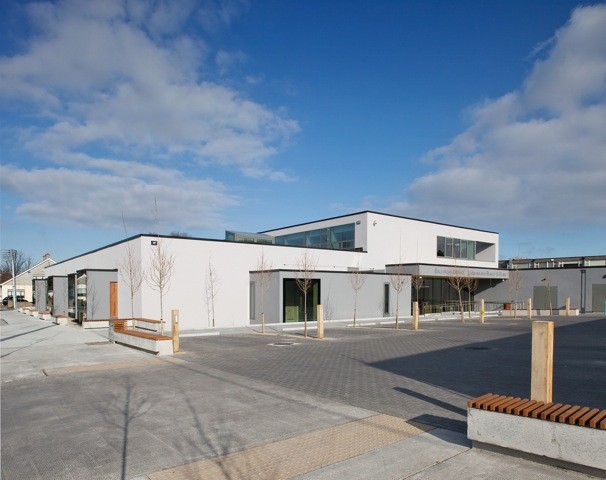 Ruabon Library Gallery of Ballyroan Library / Box Architecture - 17