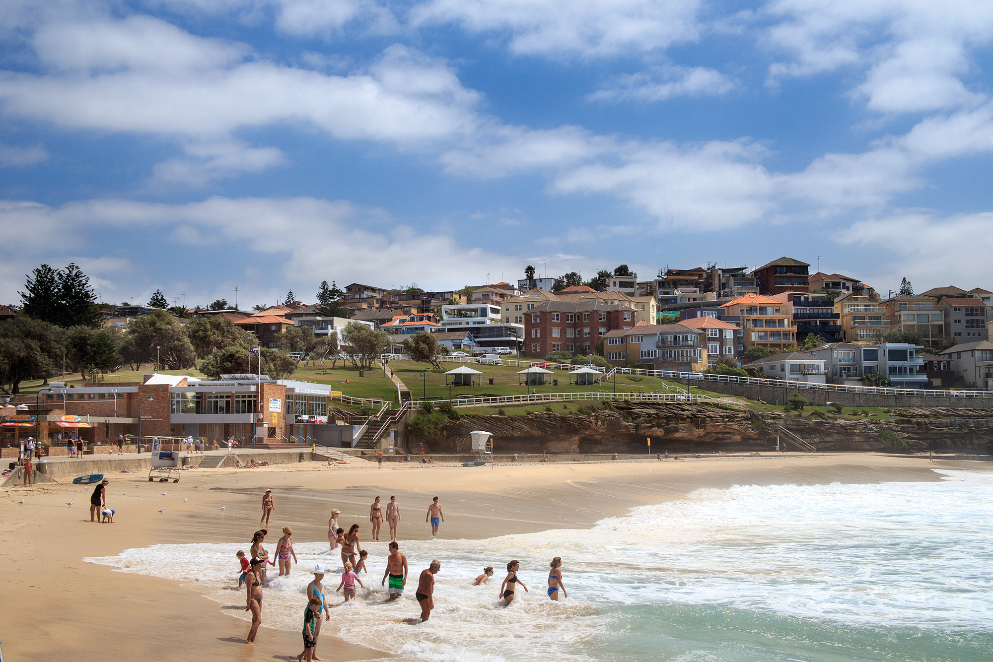 Gallery of Hewlett Street House / MHNDU 25