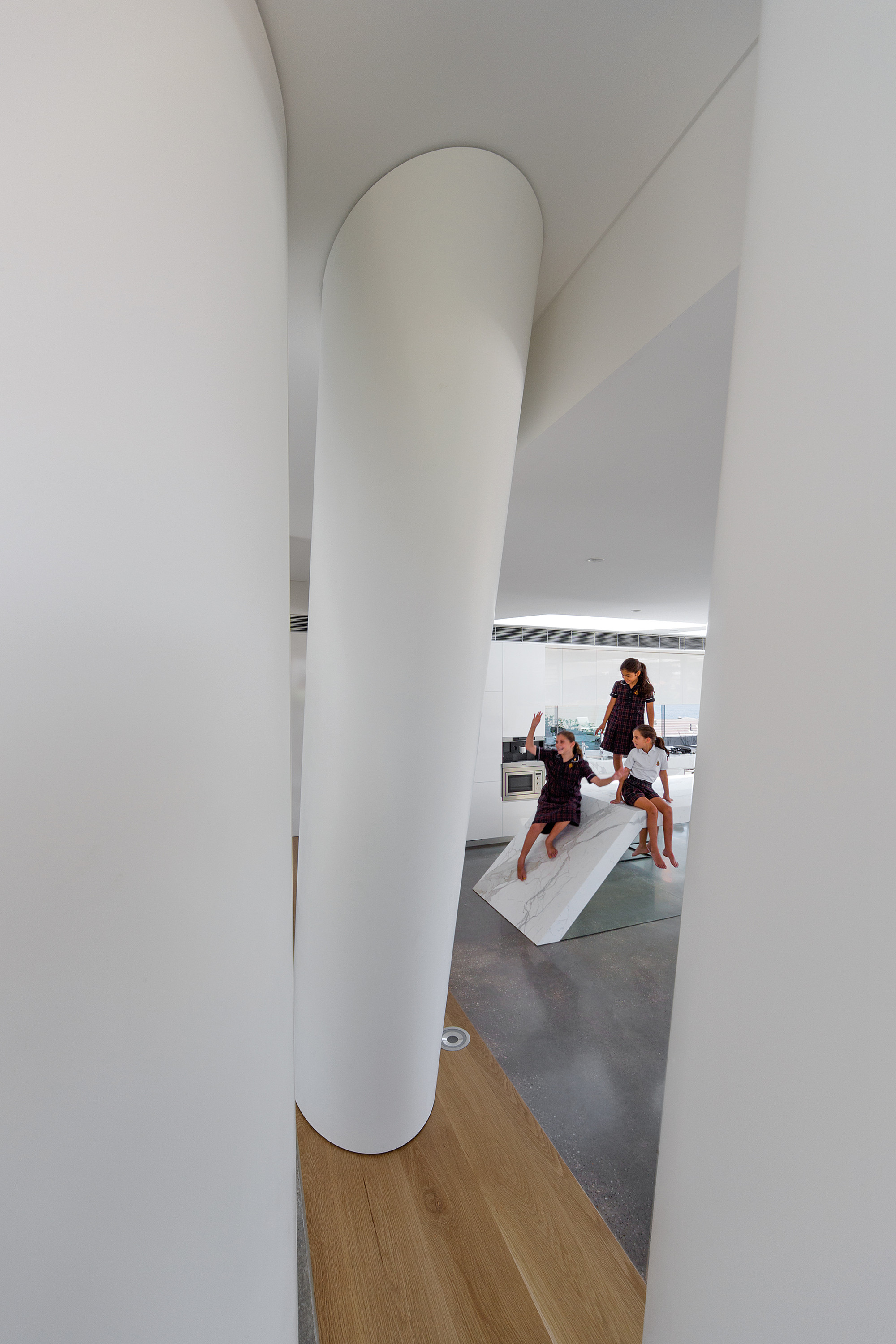 Gallery of Hewlett Street House / MHNDU 27