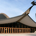 Clássicos da Arquitetura: David S. Ingalls Skating Rink / Eero Saarinen - Ginásio, Fachada