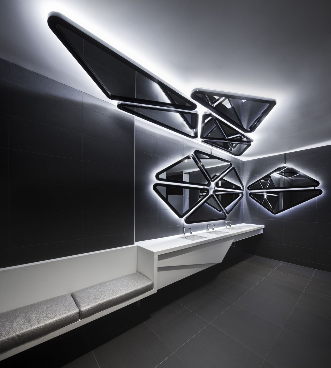 Джек стиль бионика. Futuristic design. Интерьер в стиле футуризм. Футуристический стиль в интерьере. Мебель в футуристическом стиле.