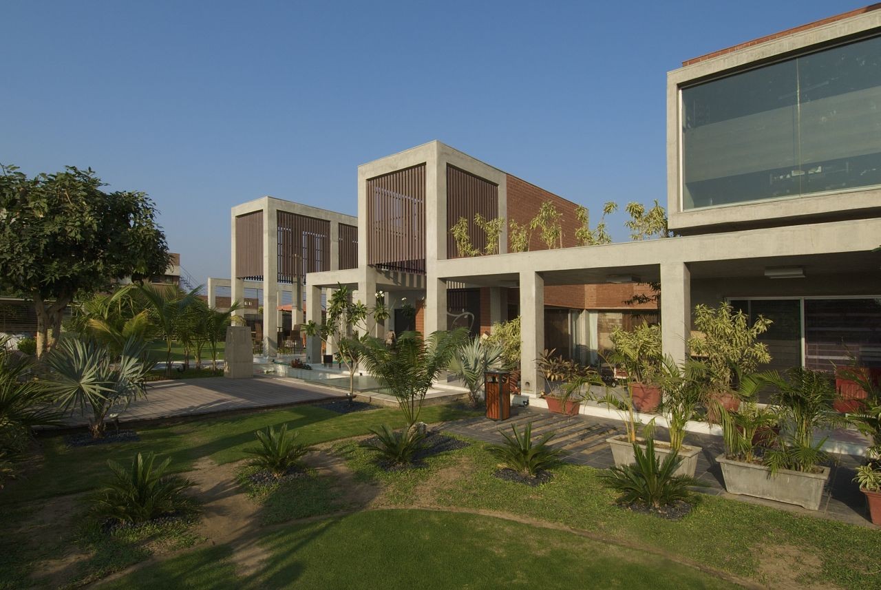 Gallery of The Brick House / Hiren Patel Architects 6