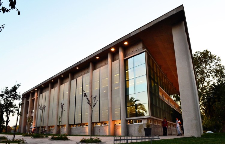 U. Talca Library / Valle Cornejo Arquitectos - University, Facade