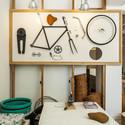 Monochrome Bikes / Nidolab - Tienda, Dormitorio, Mesas