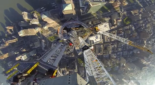 Vídeo: One World Trade Center chega ao topo