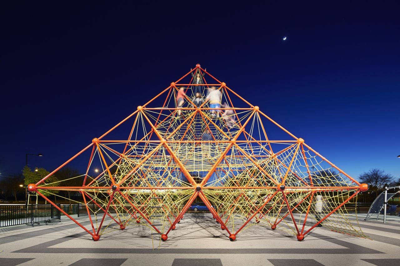 Galeria de Conjunto Habitacional Station Center / David Baker