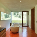 House Gulm / Aicher Ziviltechniker GmbH - Bathtub, Bathroom, Windows, Sink