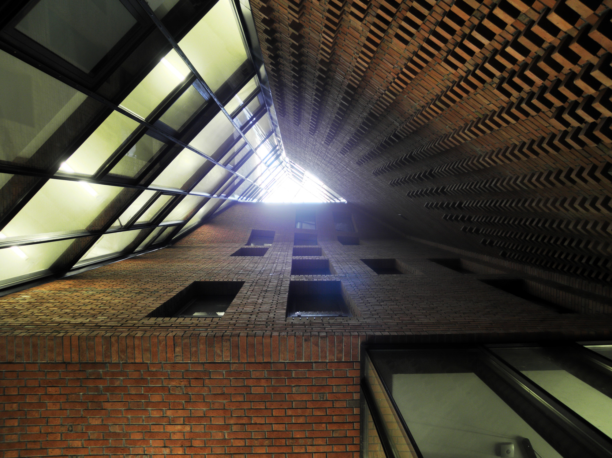 Gallery of Red Apple Apartment Building / Aedes Studio 18