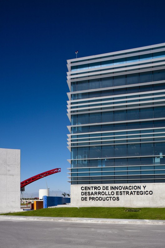 Centro de Innovación y Desarrollo estratégico de productos del Tecnologico de Monterrey  (CIDEP) / Bernardo Hinojosa - Imagen 16 de 24