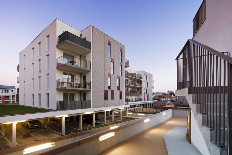 Sustainable Housing in Nantes / Atelier Tarabusi - Apartments, Facade, Handrail, Balcony