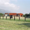 Casa de Rancho Yuppie + Granero / ELASTICOSPA + 3 - Casas