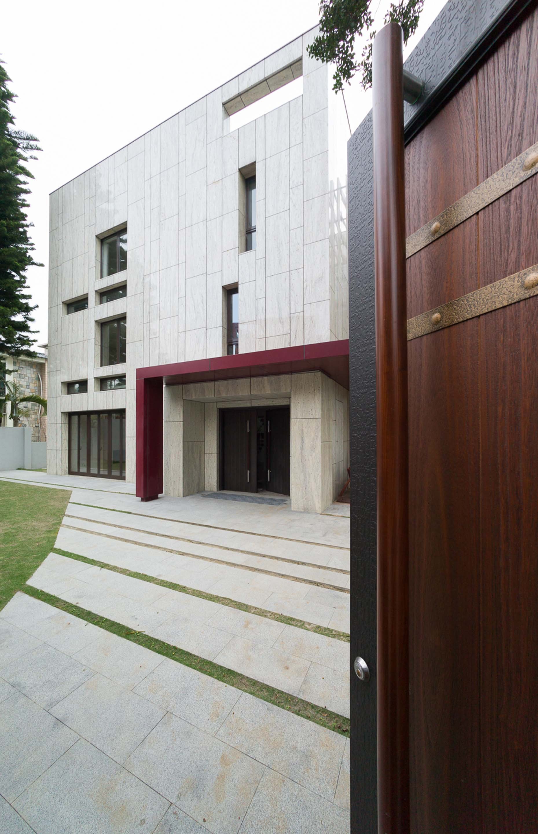 Gallery of Re-born House / DL Design/TL Architects & Associates - 6