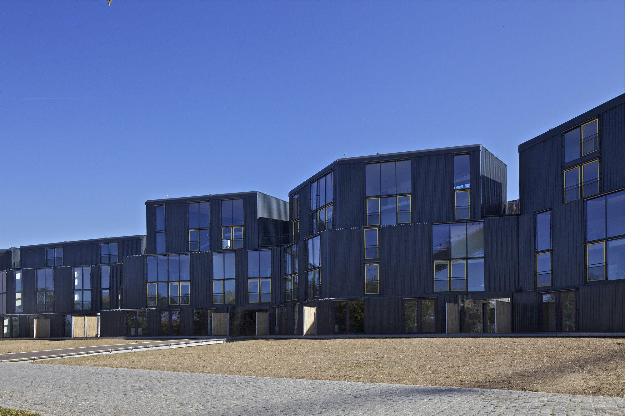 Galeria de Apartamentos Lormont / Habiter Autrement + Ateliers Jean ...