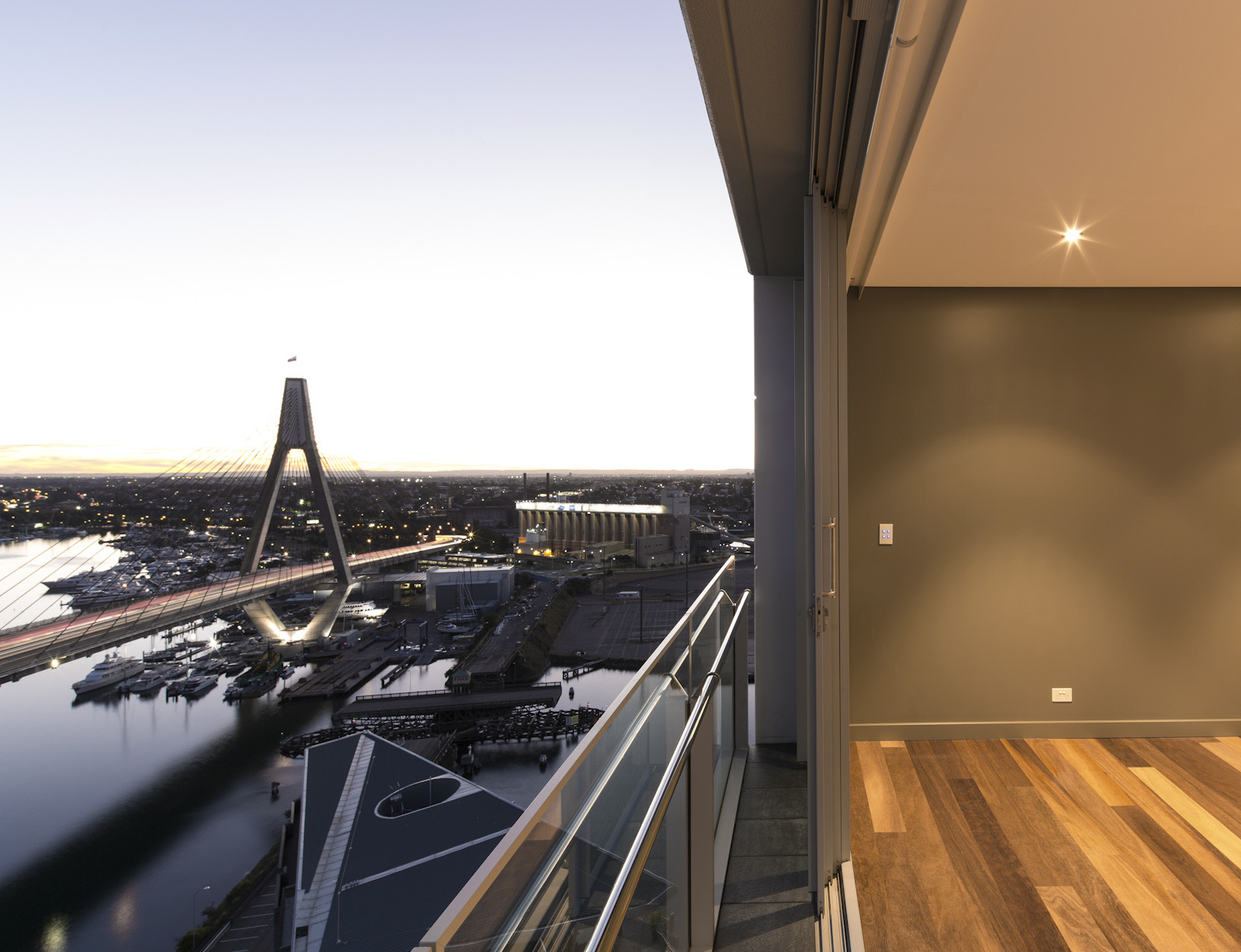 Gallery of Silk Apartments / Tony Caro Architecture 18