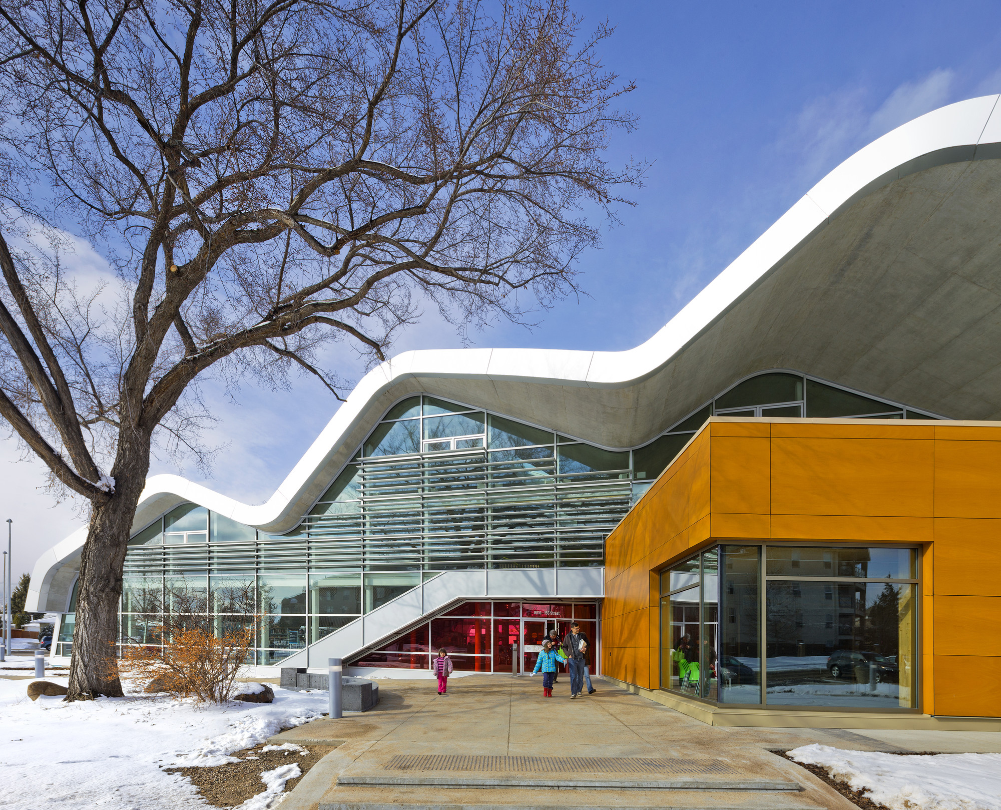 Jasper Place Branch Library / HCMA/Dub Architects ArchDaily