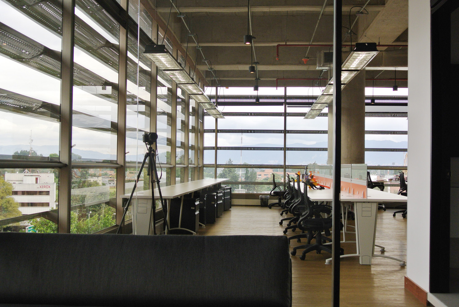 Level Up! / KdF Arquitectura - Fijación Vigas, Fachada, Mesas, Sillas