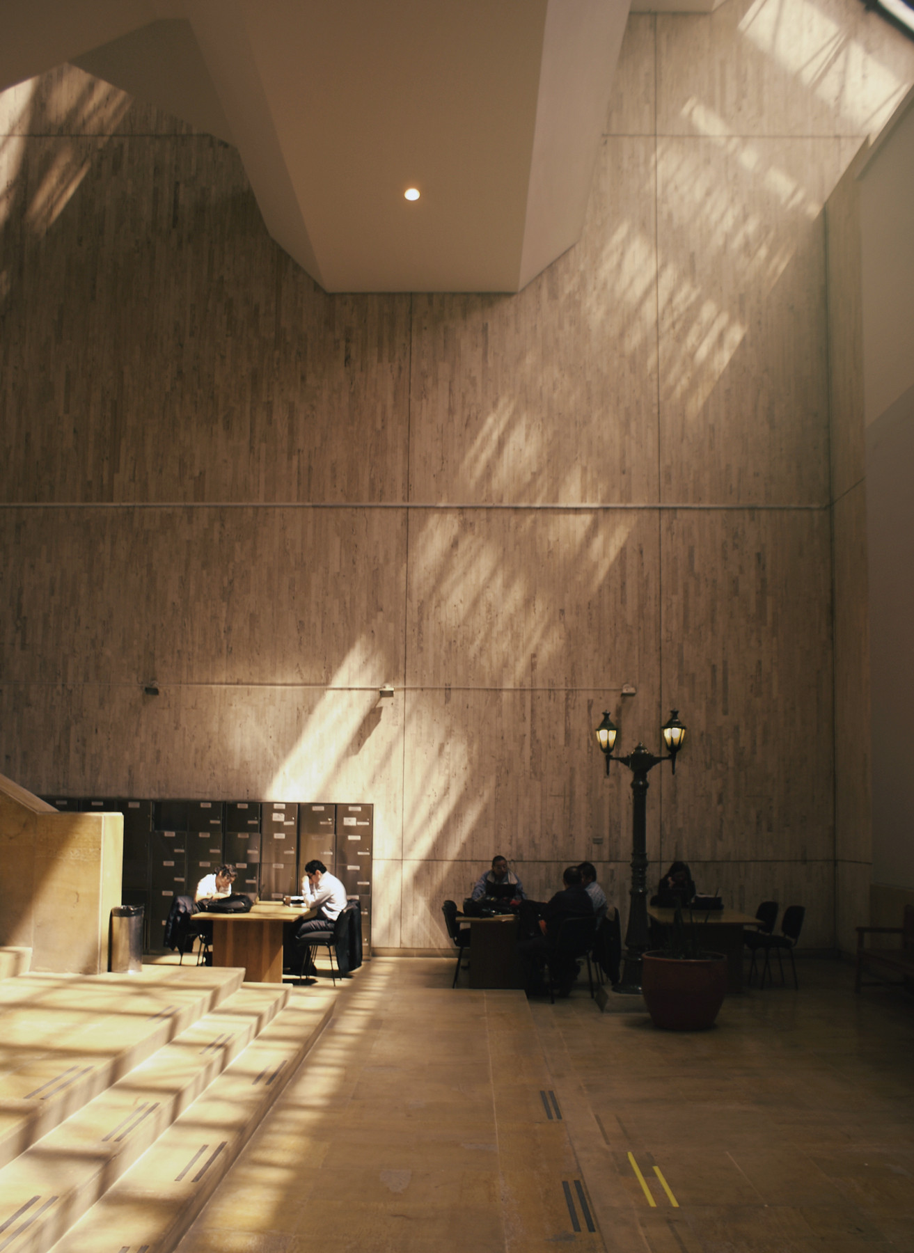 Gallery of Architecture Classics Luis Ángel Arango Library / Germán