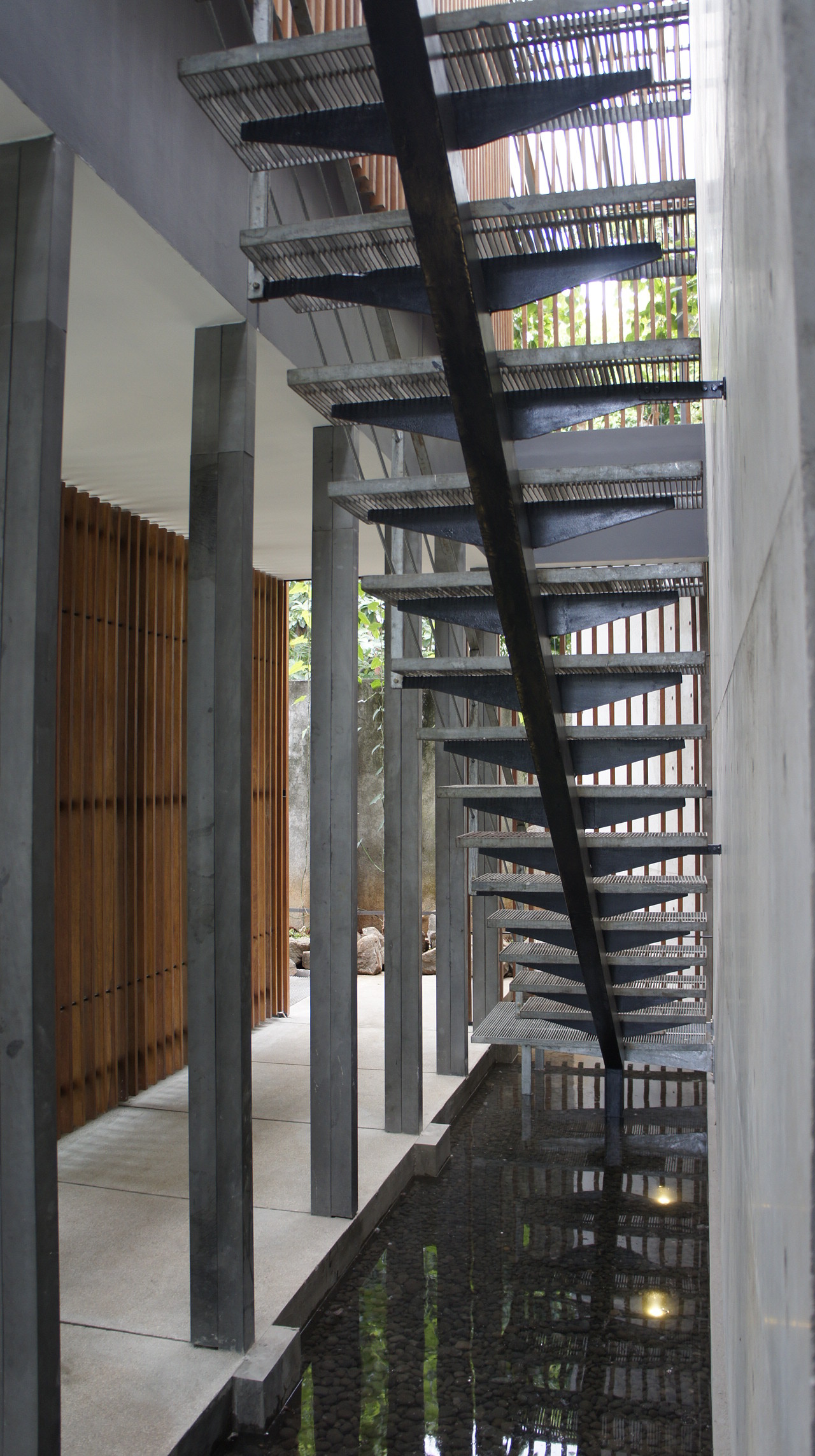 Gallery of Light+Light House / Studio TonTon 20