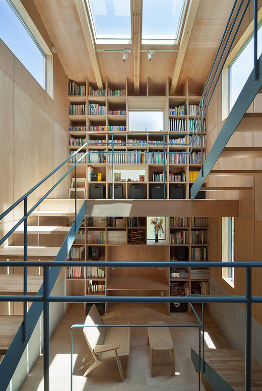 House in Nanakuma / MOVEDESIGN - Shelving, Facade