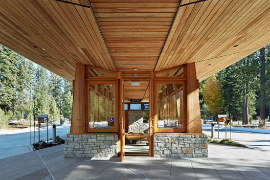 Tahoe City Transit Center / WRNS Studio - Beam, Facade, Deck, Patio