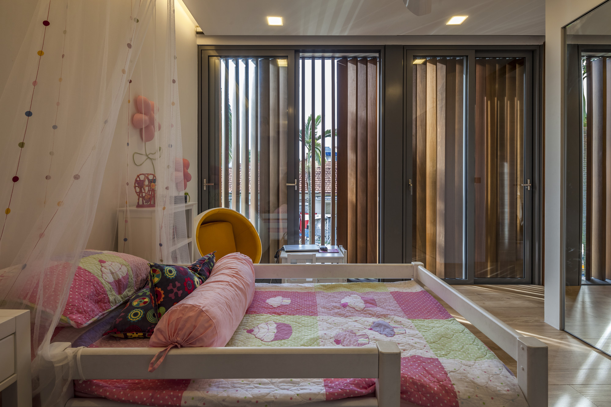 Gallery of Sunny Side House / Wallflower Architecture + Design - 18