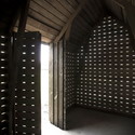 Shed / NARTARCHITECTS - Obras De Pequeña Escala, Pilares, Fachada, Fijación Vigas