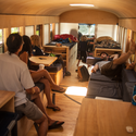Proyecto de Tesis transforma un bus escolar en una micro-casa - Image 3 of 4