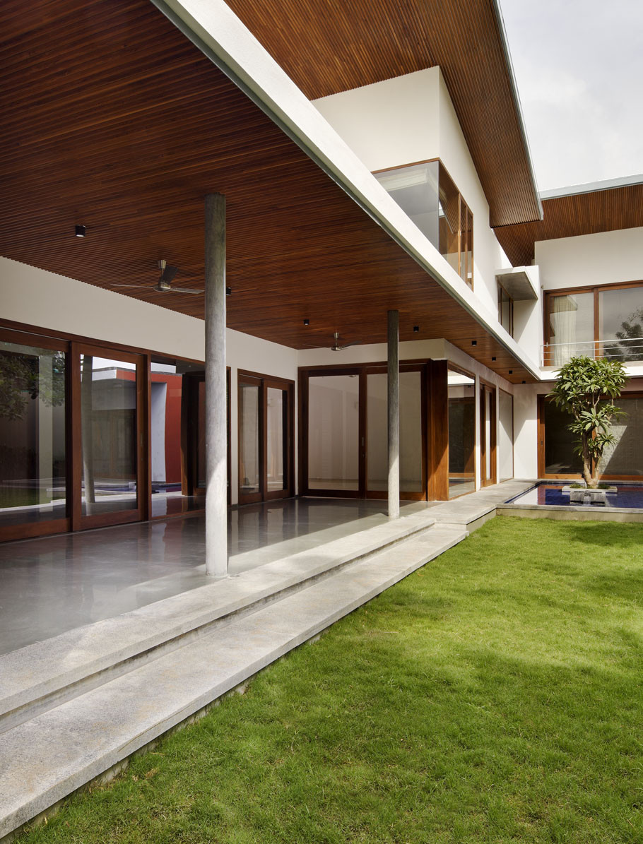 Gallery of The Long House / Khosla Associates 17