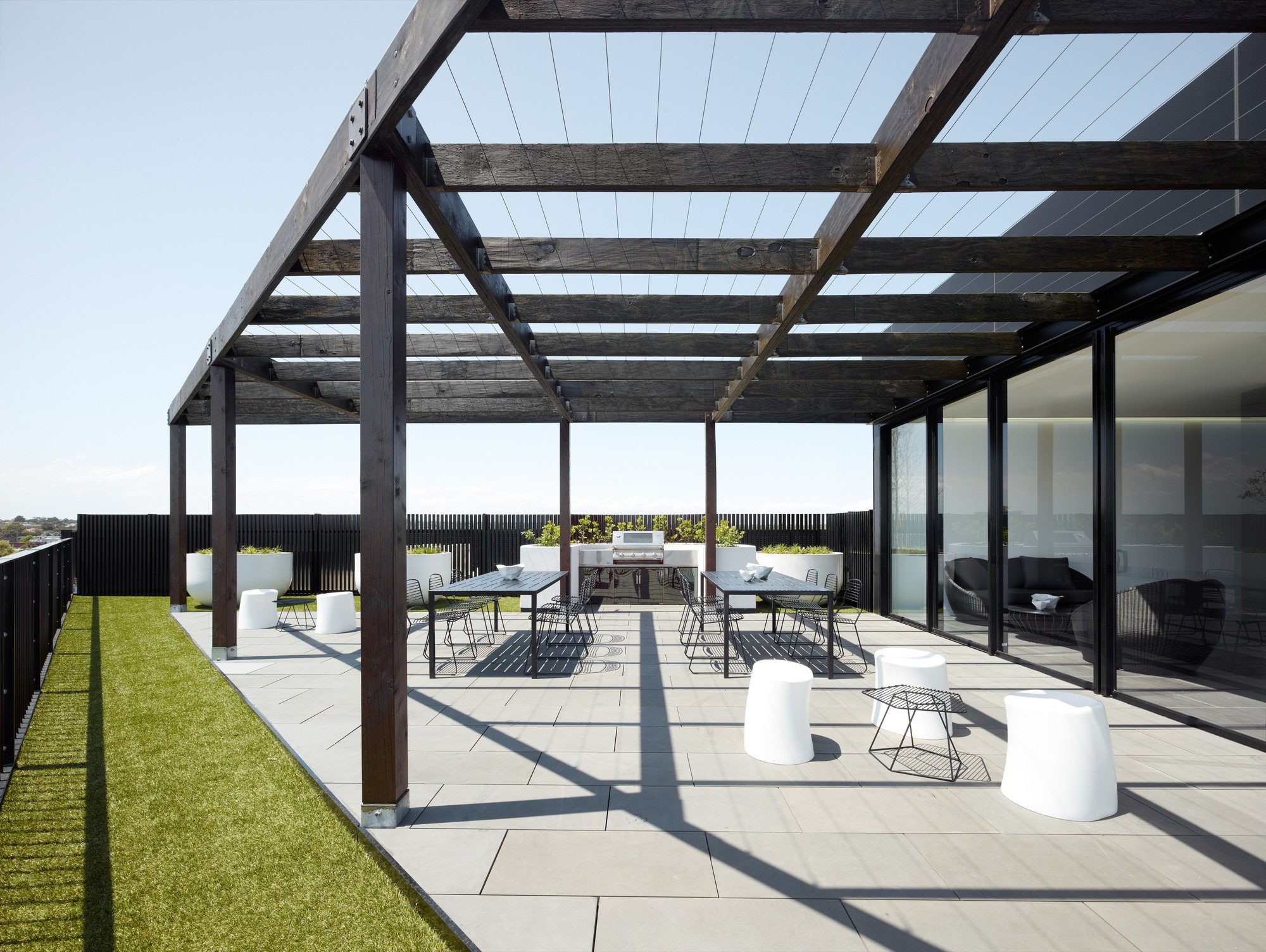 Gallery of Luna Apartments / Elenberg Fraser 15