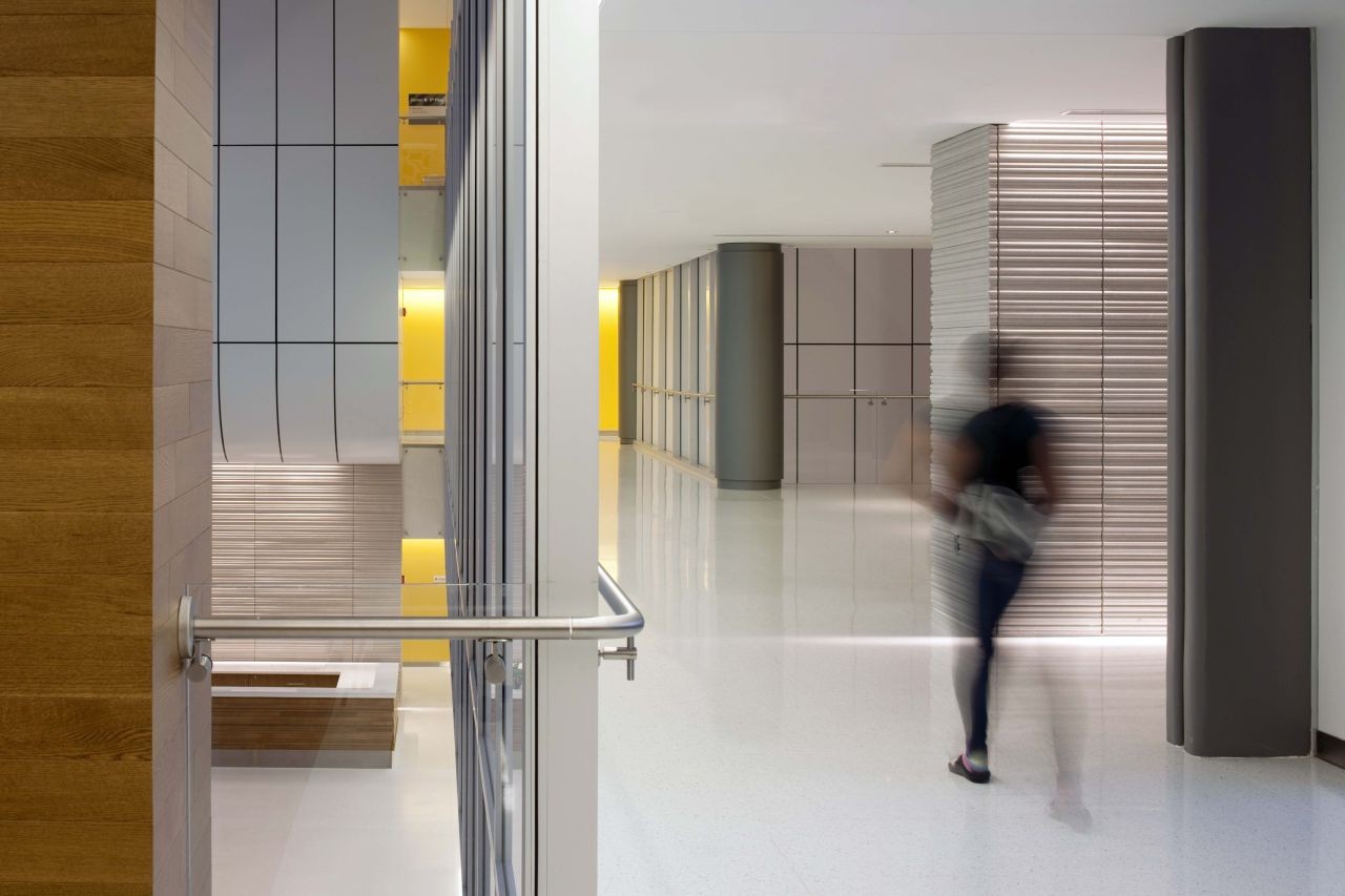 Gallery of Gates Vascular Institute / Yazdani Studio of CannonDesign 21