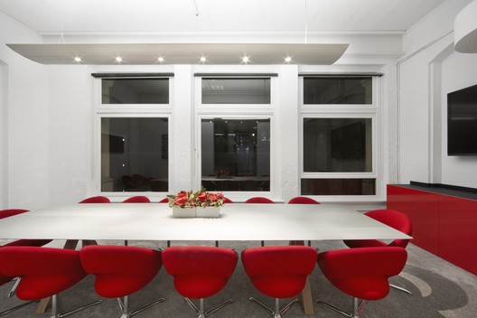 Red Rock / Rolf Ockert. Architect. - Table, Chair