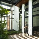 Casa M / Jannina Cabal & Arquitectos - Casas, Jardín, Puerta, Fachada, Fijación Vigas, Iluminación